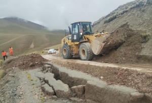 Por lluvias.Vialidad trabaja para habilitar el ingreso a Palca de Aparzo