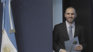Guzmán dijo que no hay apuro en acordar con el FMI y descartó ayuda de China