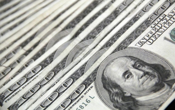 El Gobierno intervino en el mercado de futuros y sali&oacute; a absorber pesos para frenar la suba del d&oacute;lar