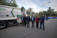 Morales entregó un camión y contenedores en San Pedro