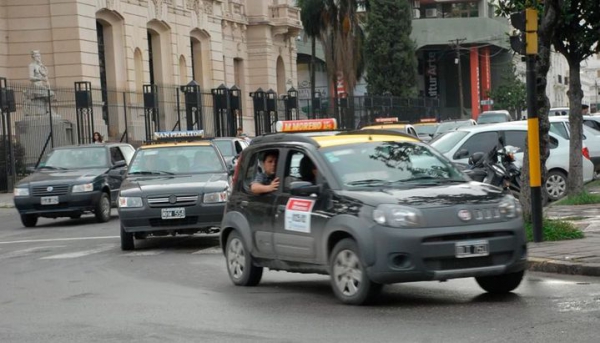 Desde el lunes 9 aumentan tarifa en taxis y compartidos