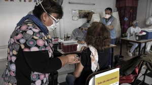 Vacunaci&oacute;n antigripal: avanza la tercera etapa con adultos mayores