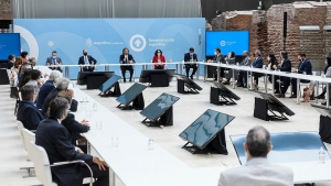 Gobierno y empresarios acordaron trabajar para bajar costos