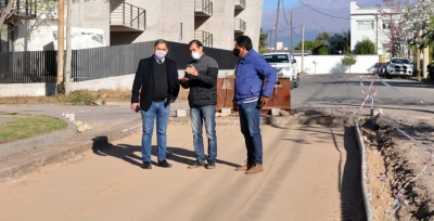 Bajo la Vi&ntilde;a se suma a las obras mixtas
