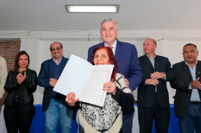 Entregaron escrituras a familias de Palpal&aacute;