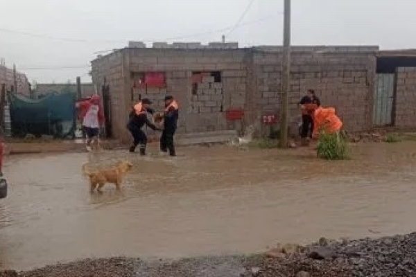 Emergencias asisti&oacute; a familias damnificadas por las fuertes lluvias