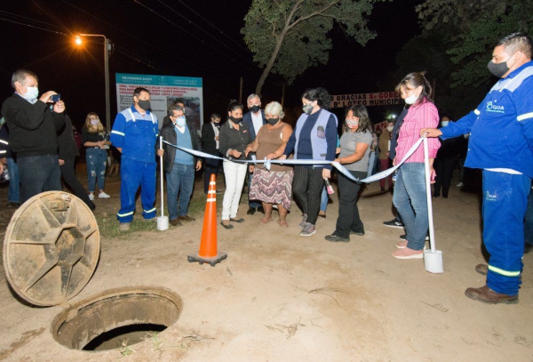 Morales inaugur&oacute; redes cloacales en Fraile Pintado