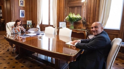 Manzur se sum&oacute; al &eacute;xodo de ministros que van a ver a Cristina