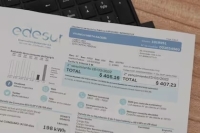 El primer a&ntilde;o de Milei termina con m&aacute;s de 800.000 hogares que dejaron de recibir subsidios en luz y gas