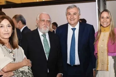 Gerardo Morales y Tulia Snopek, en homenaje a Alfons&iacute;n y funcionarios que juzgaron a las juntas militares