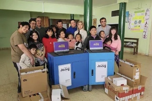 Comenz&oacute; la entrega de Aulas Digitales M&oacute;viles a instituciones educativas