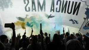 Una hist&oacute;rica movilizaci&oacute;n por los 50 a&ntilde;os del golpe desbord&oacute; la Plaza de Mayo con cr&iacute;ticas a Milei