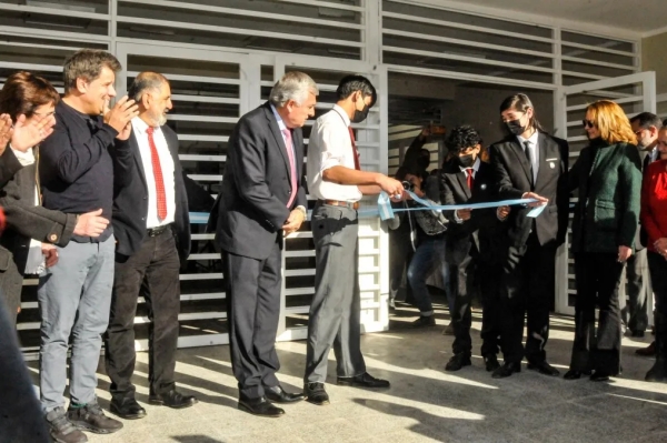 Morales inaugur&oacute; el Secundario 33 de Reyes