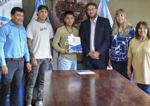Concejales distinguieron al boxeador Santino Silvetti
