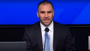 &ldquo;No va a haber devaluaci&oacute;n, tenemos super&aacute;vit y las exportaciones vienen creciendo&rdquo;