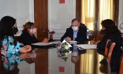 Docentes: Perassi recibi&oacute; a ASDEA