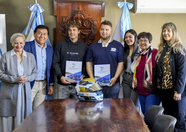 Concejales reconocieron la trayectoria de dos pilotos juje&ntilde;os