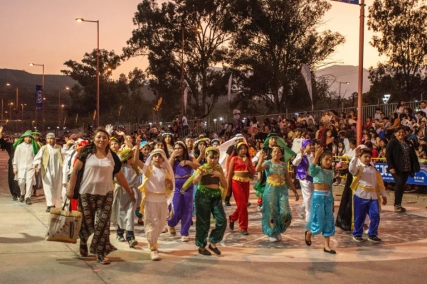 Escuelas primarias realizaron el desfile "Bienvenida Primavera"
