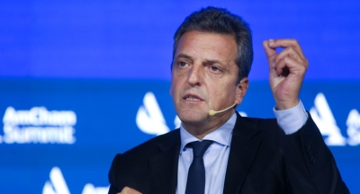 Massa advirti&oacute; a las petroleras que no pueden aumentar m&aacute;s de 4,5% los combustibles