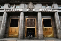 La Argentina volvi&oacute; al mercado de deuda tras 8 a&ntilde;os: Caputo coloc&oacute; un bono en d&oacute;lares por USD 1.000 millones