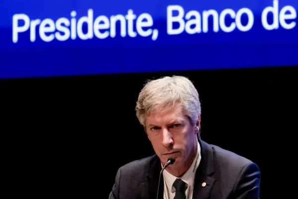 El Gobierno anunci&oacute; una licitaci&oacute;n fuera de calendario para absorber pesos y evitar presi&oacute;n sobre el d&oacute;lar