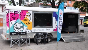 El m&oacute;vil del censo digital recorre la ciudad