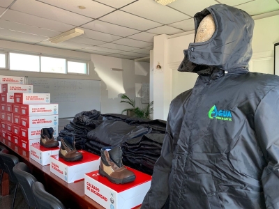 Agua Potable de Jujuy entreg&oacute; nueva indumentaria para los trabajadores de la empresa