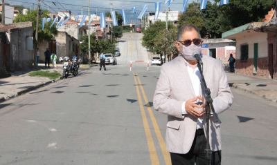 Pavimento y sem&aacute;foro para Mariano Moreno