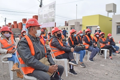 Adjudicatarios IVUJ, recorrieron sus futuras viviendas en Alto Comedero