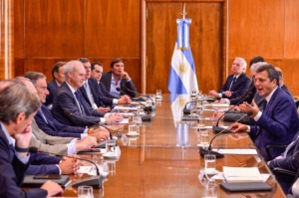 Econom&iacute;a buscar&aacute; canjear $7 billones en deuda local por t&iacute;tulos con vencimiento en 2024 y 2025