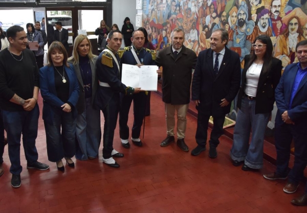 Legislatura reconoci&oacute; la trayectoria del grupo Cazadores del 20