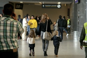 Habilitaron un tr&aacute;mite para gestionar en simult&aacute;neo el pasaporte y autorizaci&oacute;n de viajes al exterior de menores