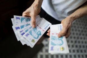 El Gobierno impulsa un salario mínimo garantizado de más de $1 millón en las negociaciones paritarias