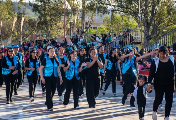 Desfile Bienvenida Primavera. Inició la Fiesta Nacional de los Estudiantes 2026