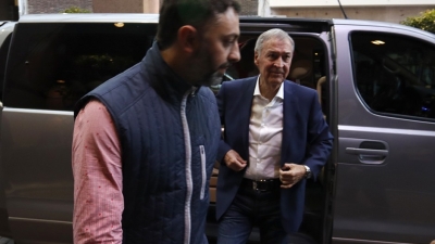 Milei le ofrecer&aacute; a Schiaretti la embajada en Madrid