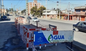 Agua Potable repara la calzada en barrio Chijra