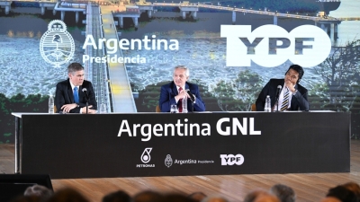 YPF y Petronas acuerdan avanzar en desarrollo de GNL en Argentina con gas de Vaca Muerta