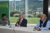 El gobernador entreg&oacute; fondos a 136 titulares de bosques nativos de Jujuy