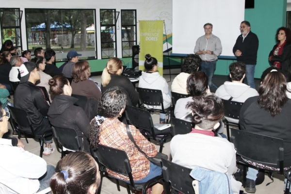 Puesteros del Mercado &ldquo;6 de Agosto&rdquo;, capacitados en manipulaci&oacute;n de alimentos