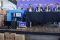 Educaci&oacute;n p&uacute;blica: Morales y Sadir entregaron 199 PC para escuelas de toda la provincia
