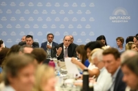 El Gobierno demora la respuesta sobre los cambios a la Ley &Oacute;mnibus y tensa la relaci&oacute;n con la oposici&oacute;n dialoguista