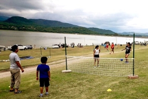 Los juje&ntilde;os colmaron los espejos de agua y los r&iacute;os de los Valles para escaparle a la ola de calor