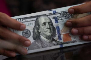 El Tesoro de EEUU volvi&oacute; a intervenir en el mercado de cambios pero el d&oacute;lar subi&oacute; otra vez y cerr&oacute; a $1.425