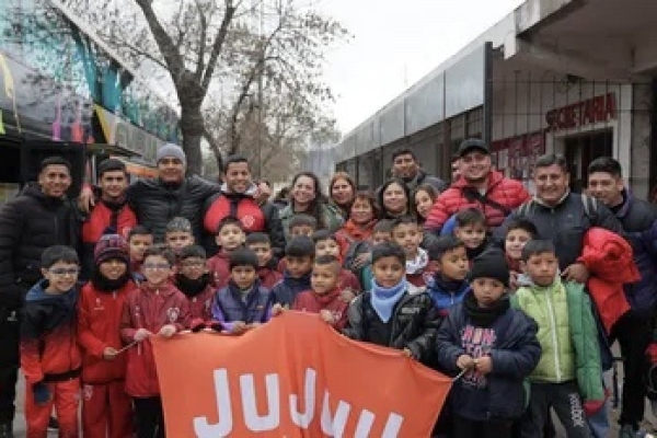 Delegaci&oacute;n juje&ntilde;a rumbo a Misiones