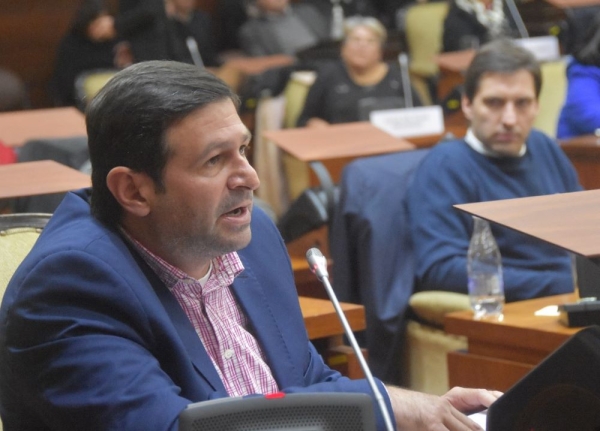 Jubert contra Canedi: &ldquo;Par&aacute; de mentir y h&aacute;ganse cargo del tarifazo de Milei&rdquo;
