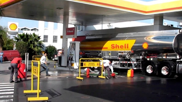 Shell se sum&oacute; a YPF y aument&oacute; sus combustibles hasta un 15%