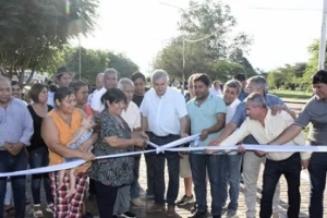 Morales inauguró adoquinado e iluminación en Vinalito