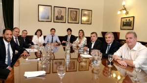 Para la oposici&oacute;n, Alberto "est&aacute; fuera de la realidad"