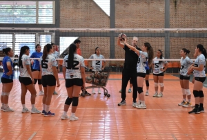 Daniel Castellani dict&oacute; una Cl&iacute;nica de Voley en Jujuy