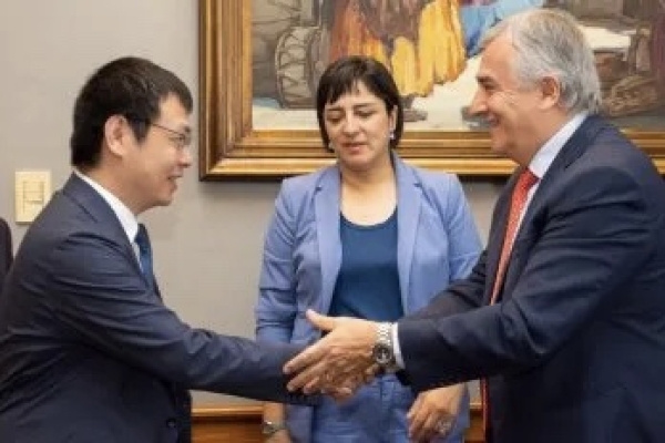 Morales se reuni&oacute; con ejecutivos de BYD para avanzar en acuerdos de inversi&oacute;n en litio en Jujuy